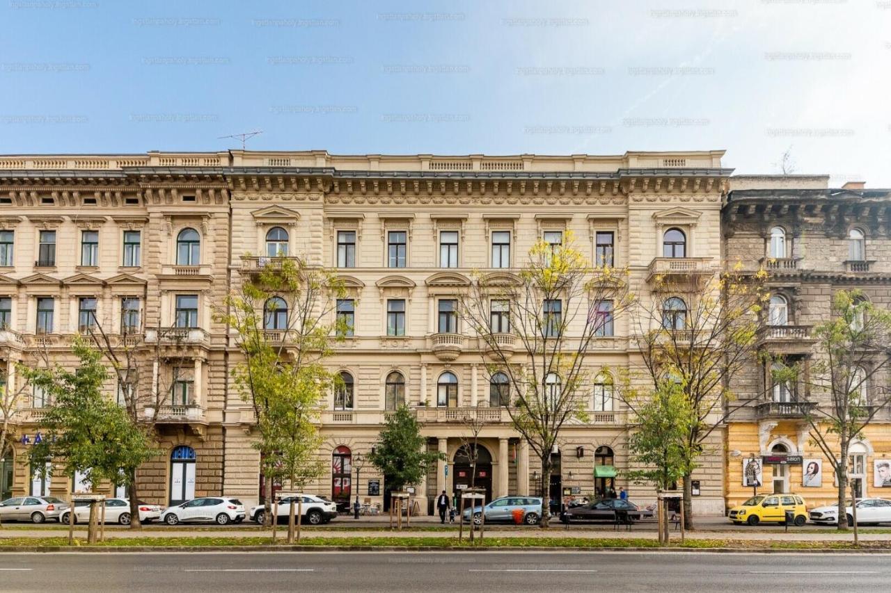 Brand New Sunny Apartment On Andrassy Street Budapest Kültér fotó